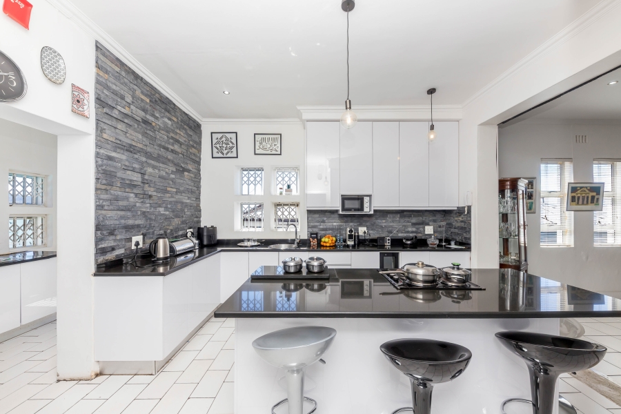 6 Bedroom Property for Sale in Walmer Estate Western Cape